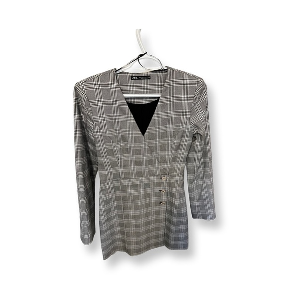 Mini jewelled button dress from Zara - Picture 3 of 8